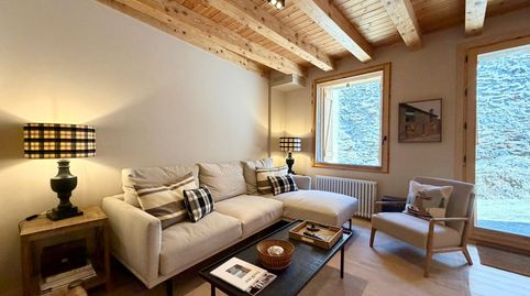 Foto 5 de Casa adosada en venta en Carrèr Deth Saut, Es Bòrdes, Lleida