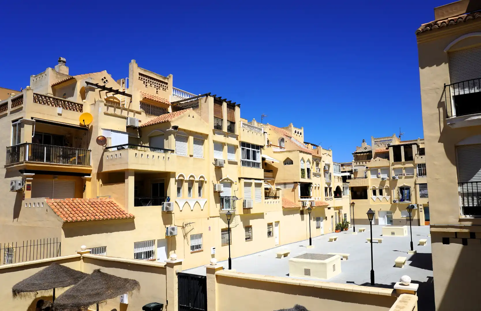 Vista exterior de Àtic en venda en Roquetas de Mar amb Terrassa, Moblat i Piscina comunitària