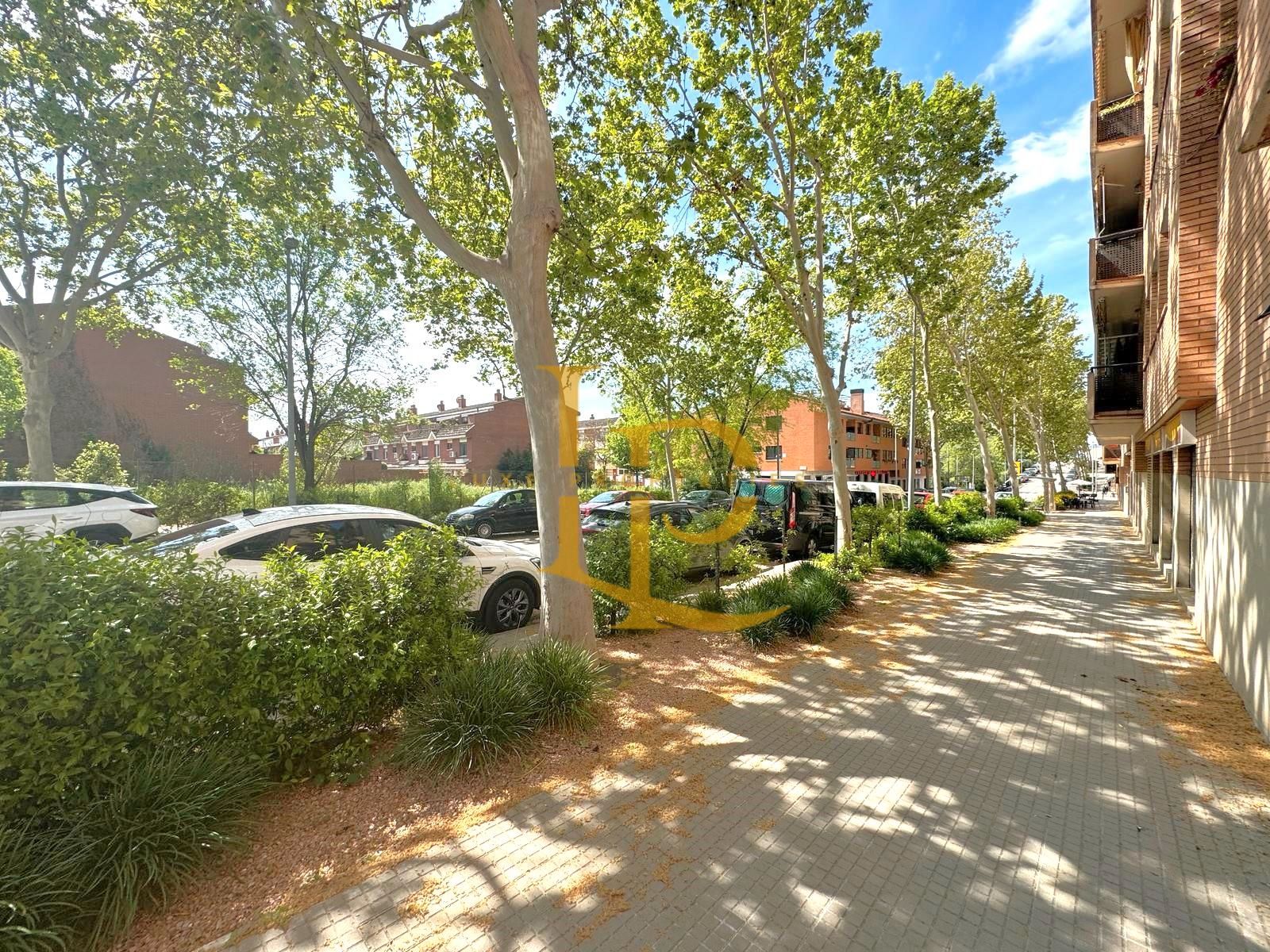 Aparcament de Local en venda en Rubí amb Calefacció, Parquet i Internet
