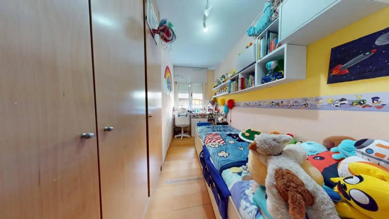 Bedroom of Flat for sale in Madrid  with Air Conditioner, Heating and Storage room