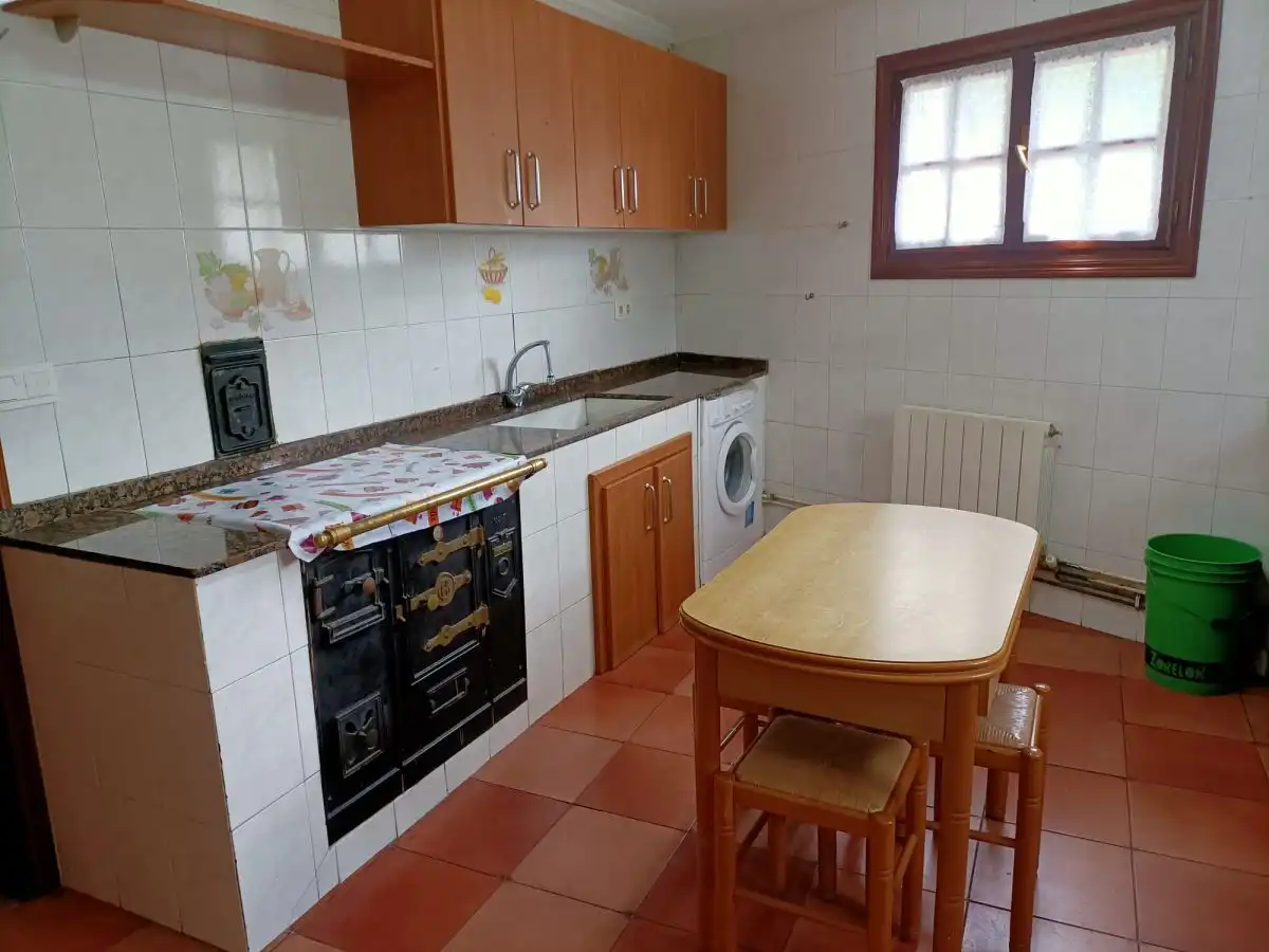Cocina de Casa o chalet de alquiler en Sopuerta con Calefacción, Terraza y Balcón