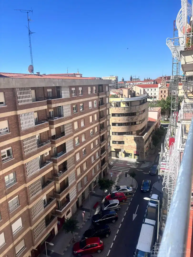 Vista exterior de Pis per a compartir en Salamanca amb Calefacció, Moblat i Balcó