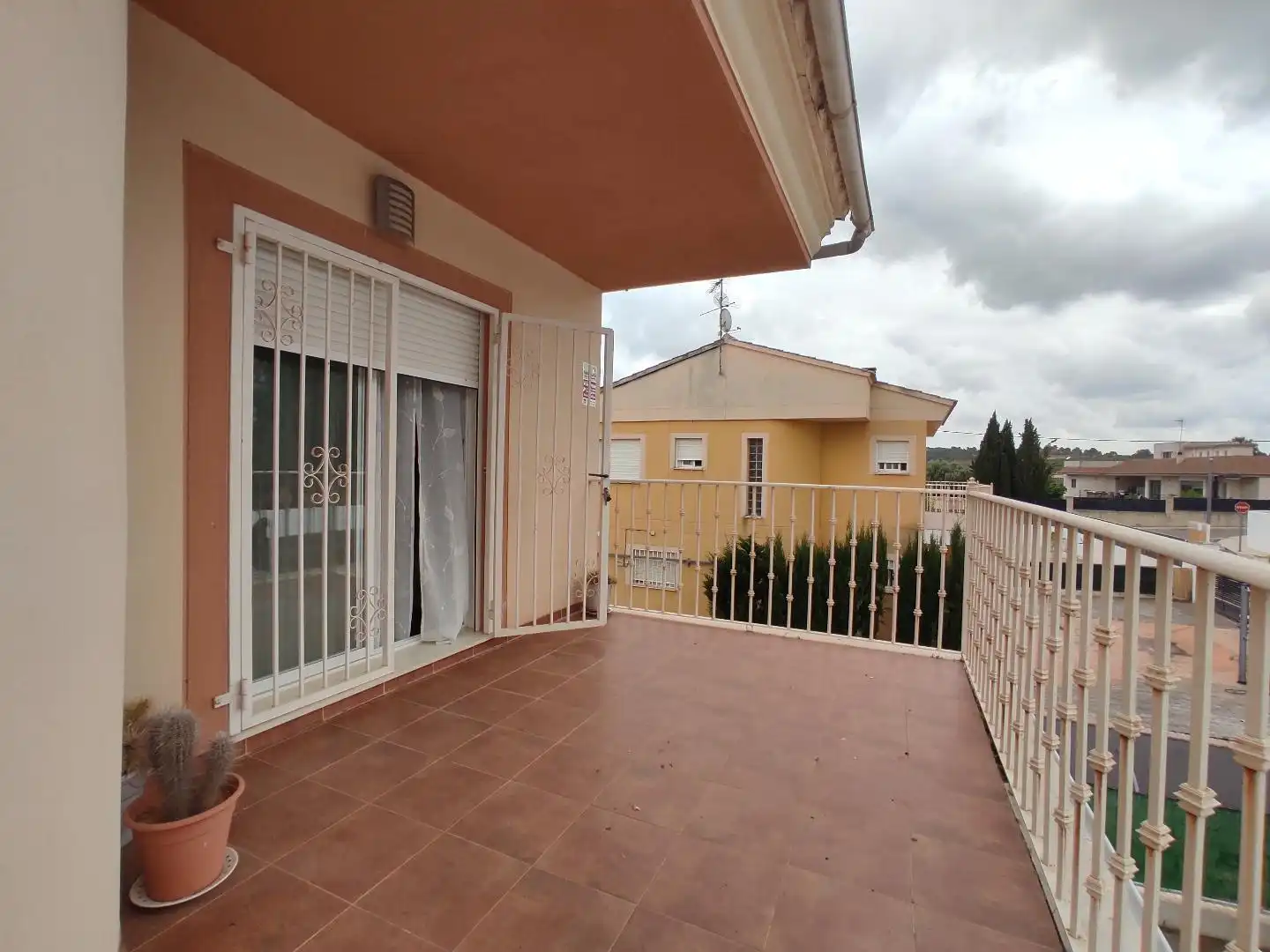Außenansicht von Haus oder Chalet zum Verkauf in Turís mit Terrasse, Abstellraum und Schwimmbad