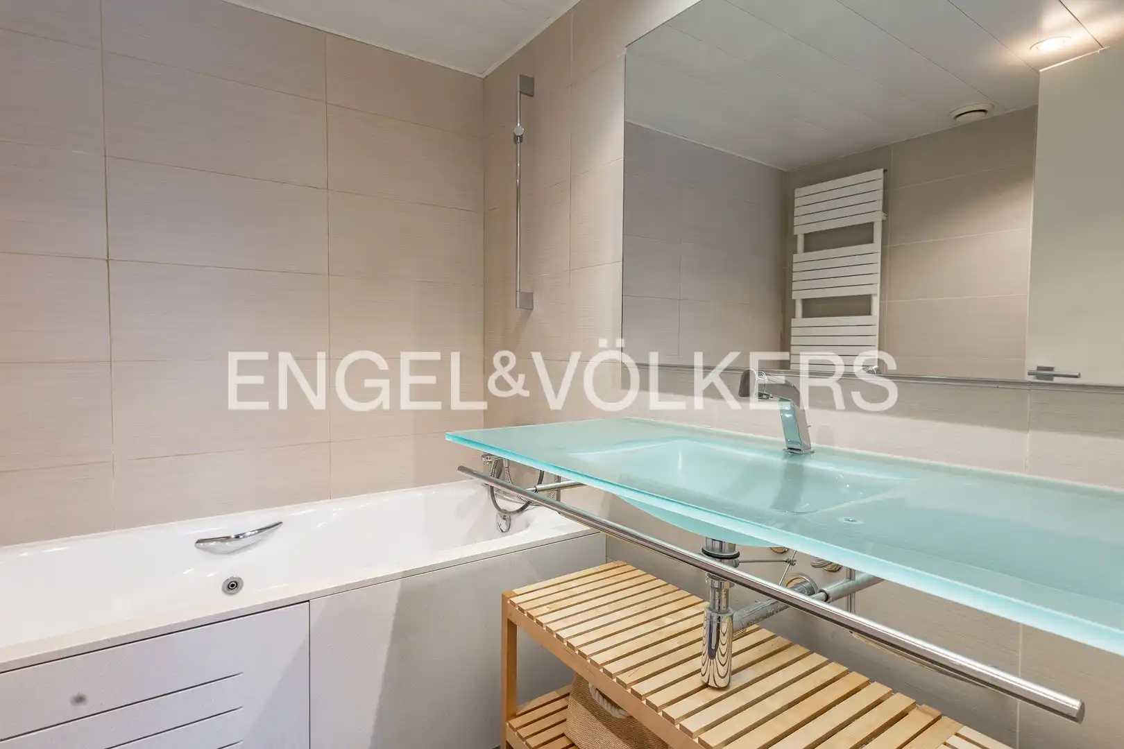 Baño de Piso en venta en Sant Cugat del Vallès con Aire acondicionado, Calefacción y Jardín privado