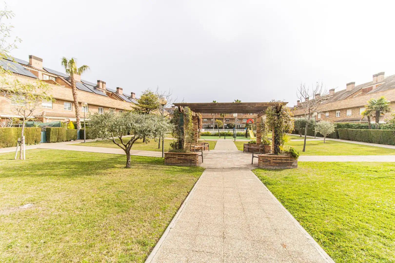 Casa adosada en venda a Calle Ibon de Ordiceto, Miralbueno
