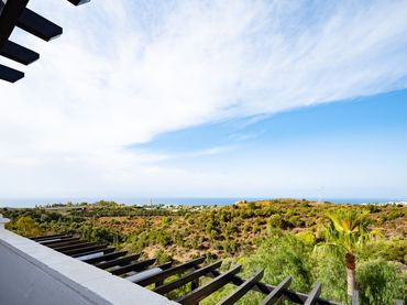 Àtic amb piscina en venda a Urbanizacion los Altos de los Monteros 11
