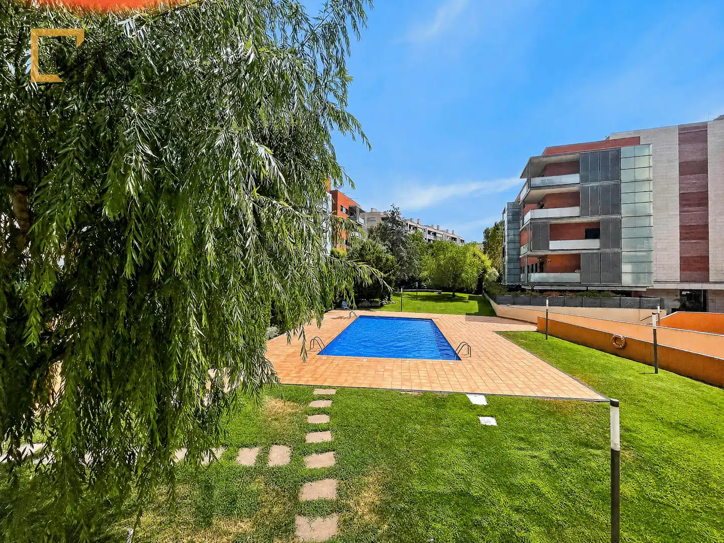 Piscina de Pis en venda en Sant Cugat del Vallès amb Calefacció, Jardí privat i Parquet