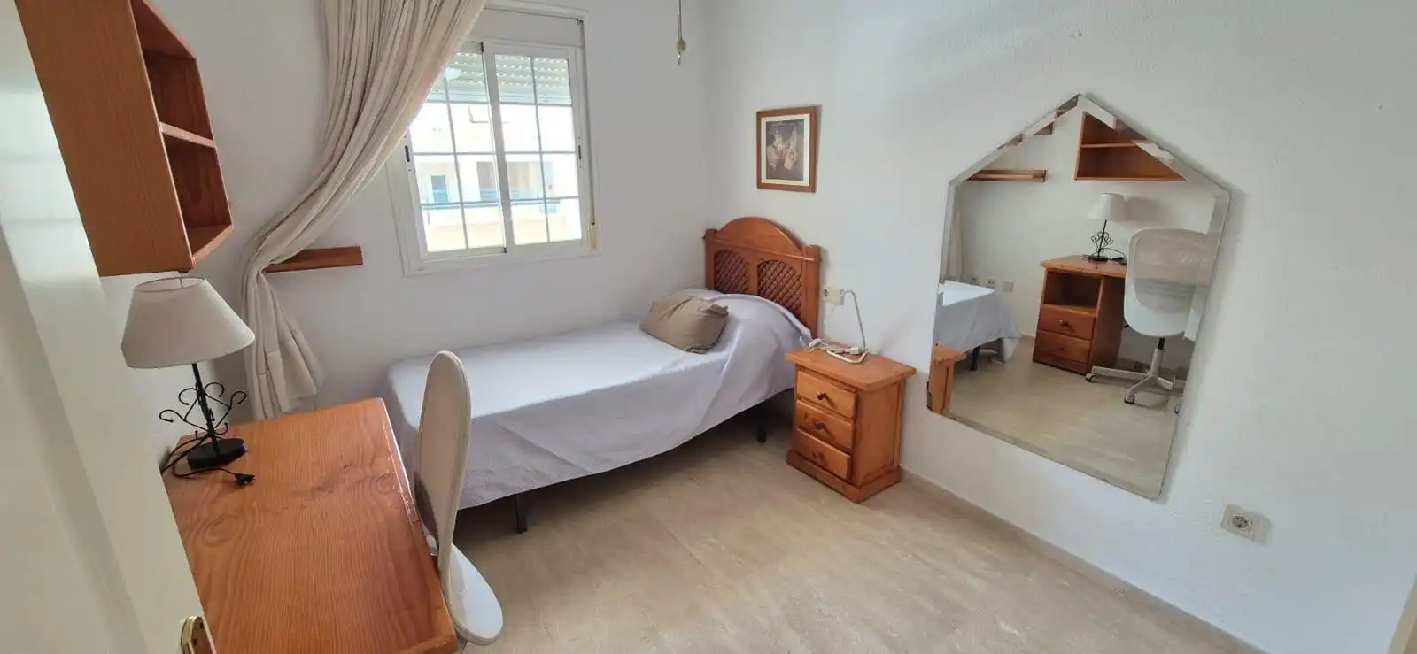 Habitación de Piso de alquiler en Málaga con Terraza y Amueblado