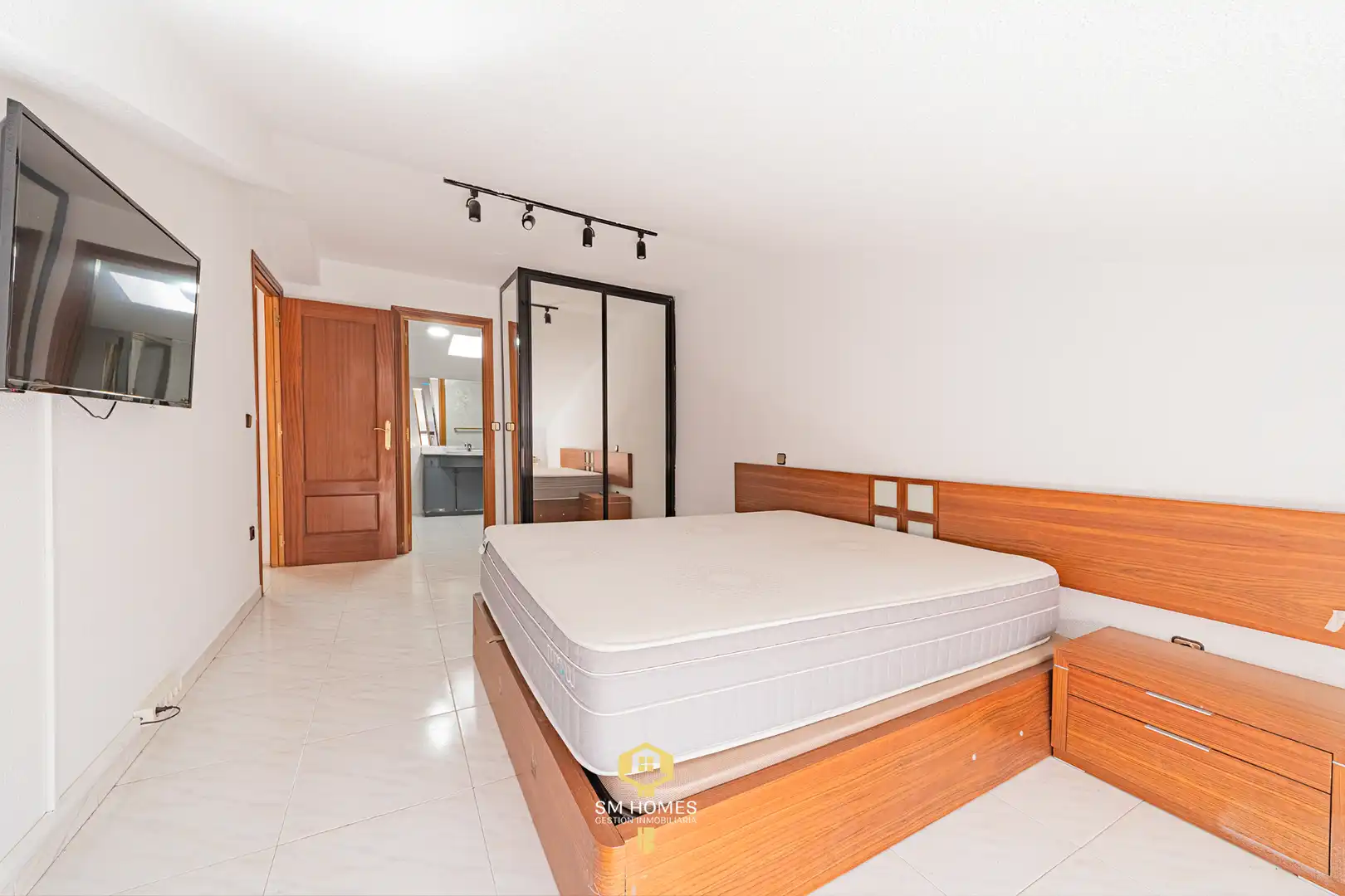 Bedroom of Attic for sale in San Fernando de Henares  with Air Conditioner, Heating and Terrace