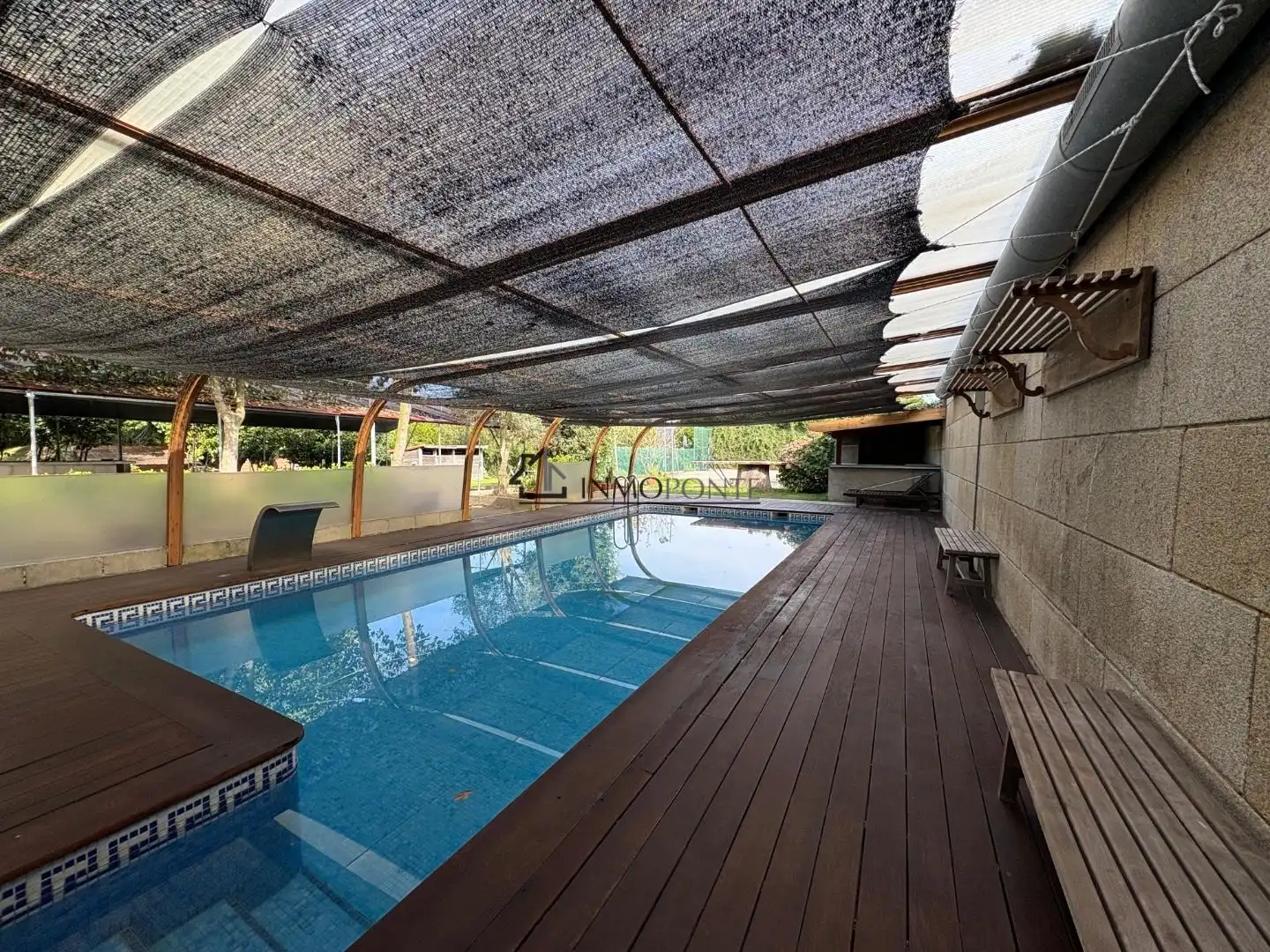 Piscina de Casa o xalet en venda en Pontevedra Capital  amb Jardí privat