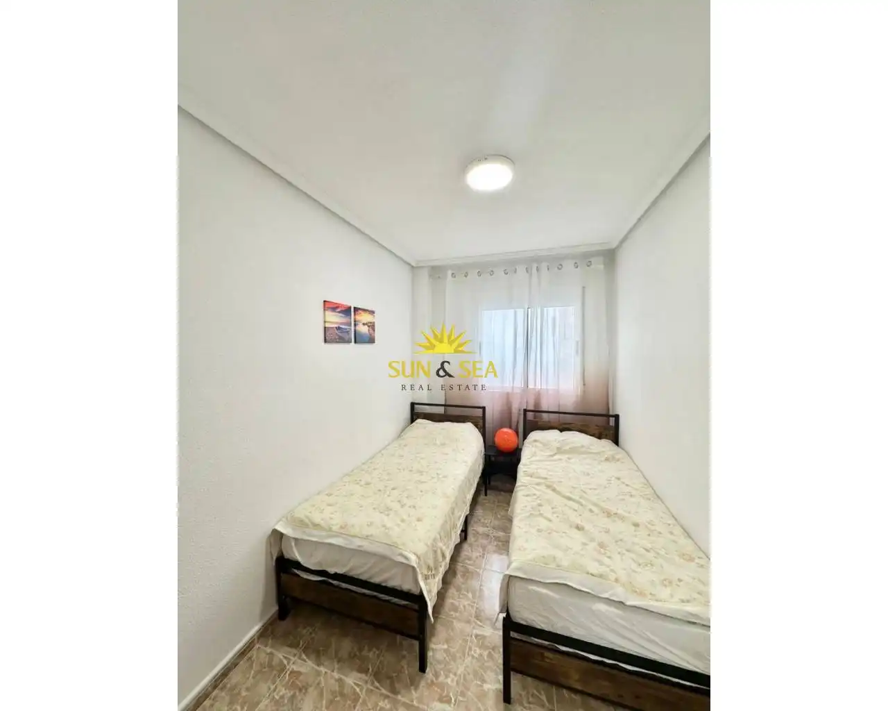 Habitación de Apartamento de alquiler en Torrevieja con Aire acondicionado, Calefacción y Amueblado