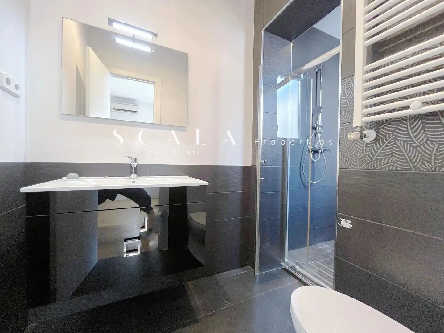 Bathroom of Attic for sale in Madrid  with Air Conditioner, Heating and Terrace
