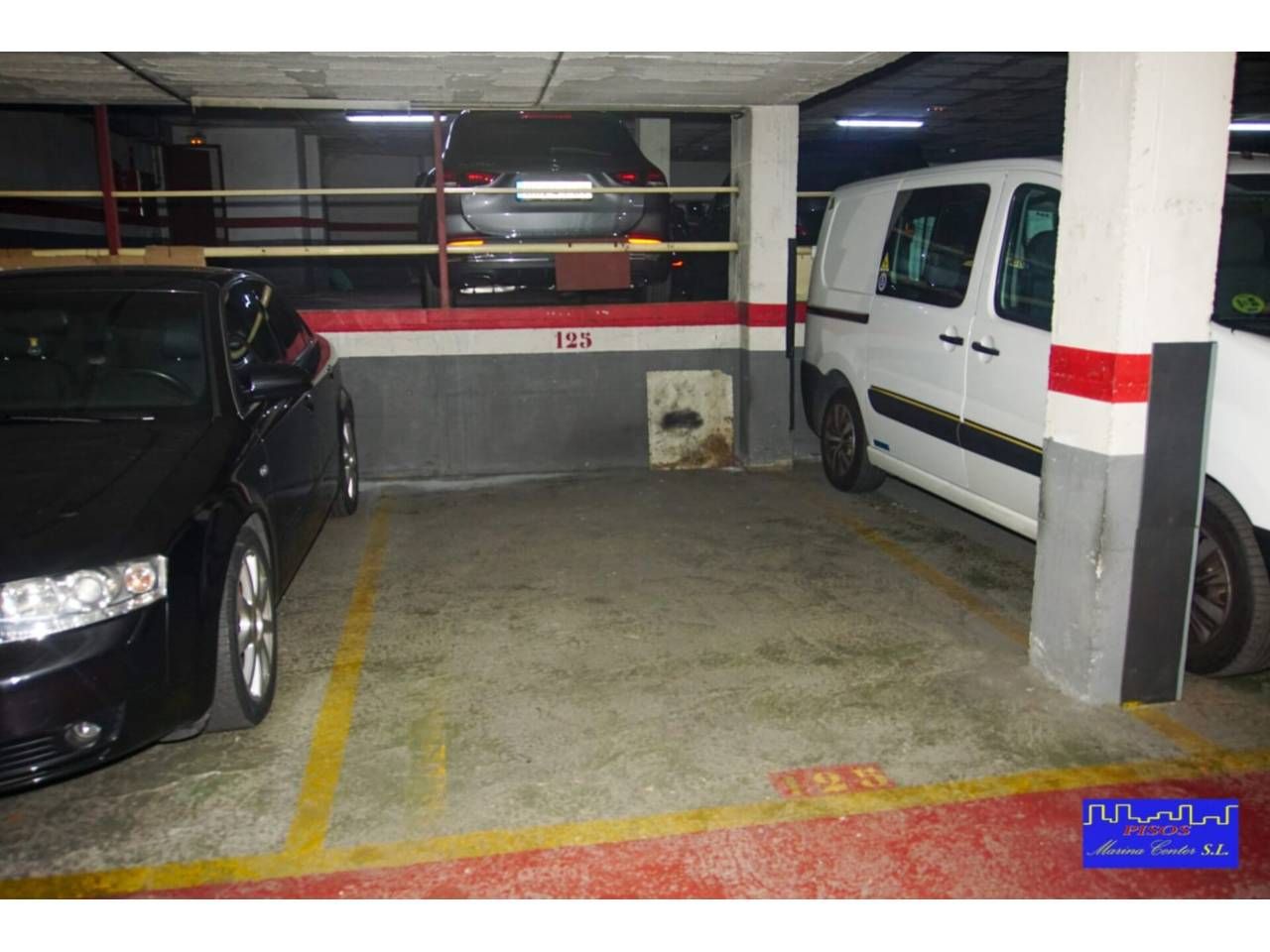 Aparcament de Garatge en venda en L'Hospitalet de Llobregat amb Alarma