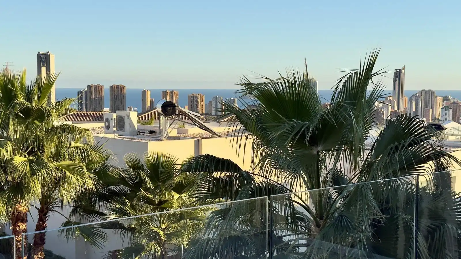 Vista exterior de Casa o chalet de alquiler en Finestrat con Aire acondicionado, Calefacción y Jardín privado