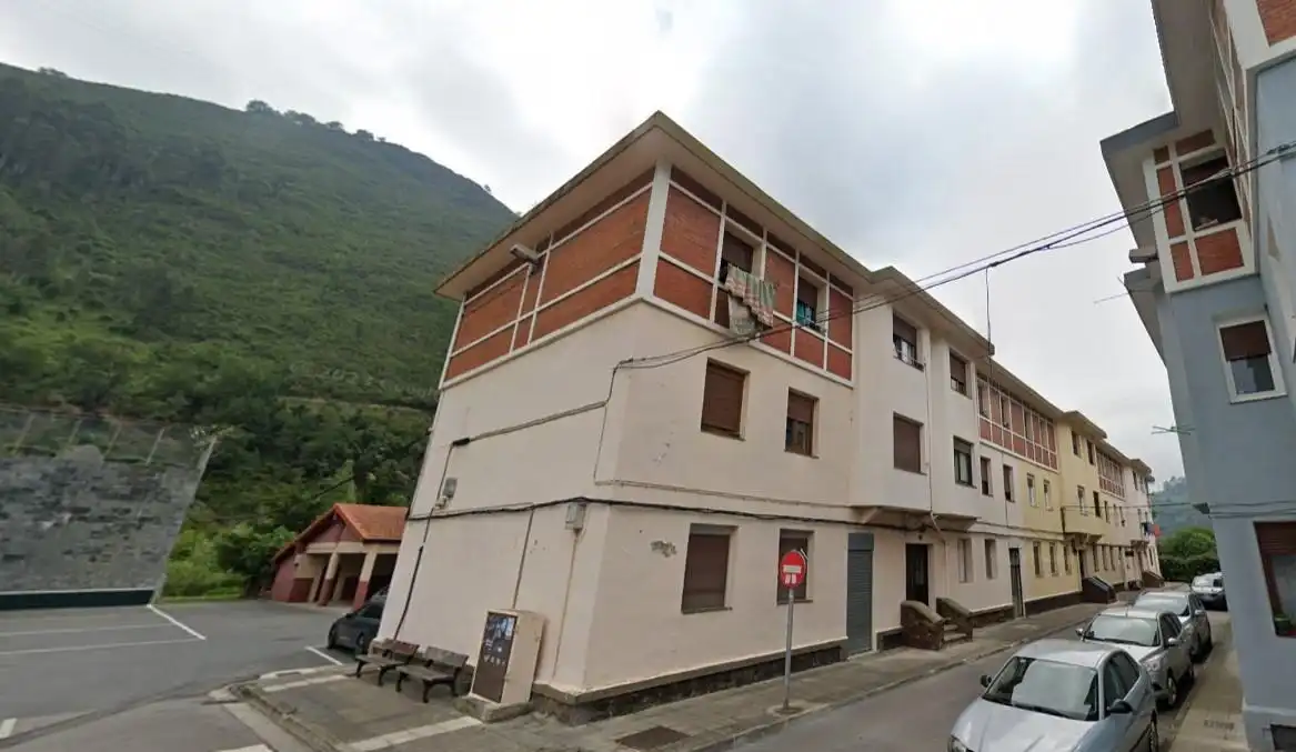 Vista exterior de Piso en venta en Alonsotegi