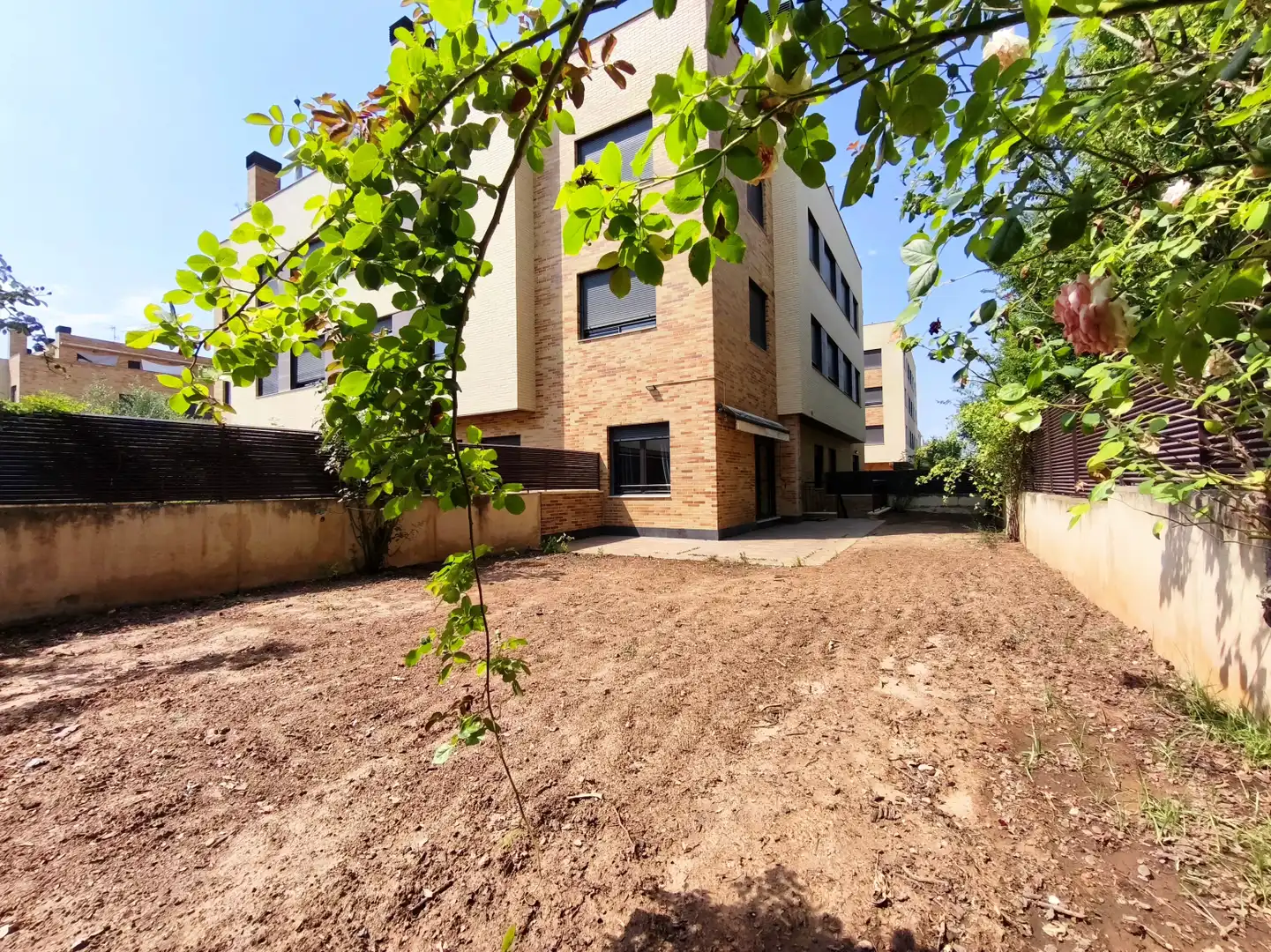 Vista exterior de Piso en venta en Lardero con Calefacción, Jardín privado y Parquet