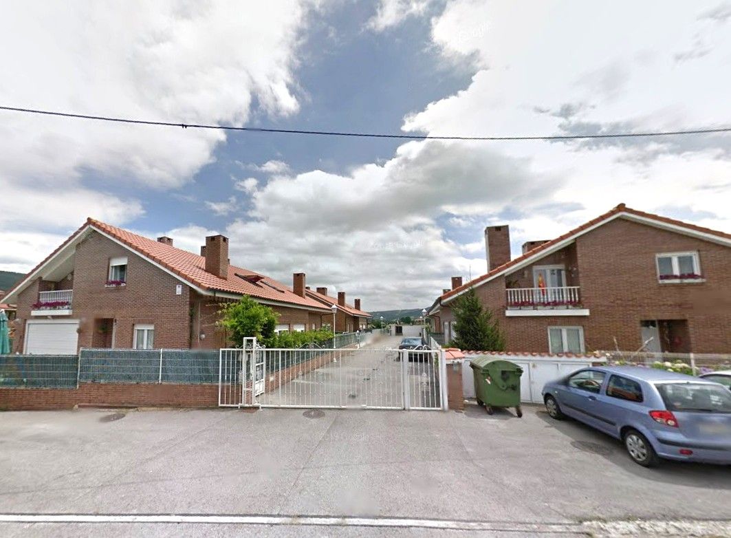 Vista exterior de Pis en venda en Santa María de Cayón