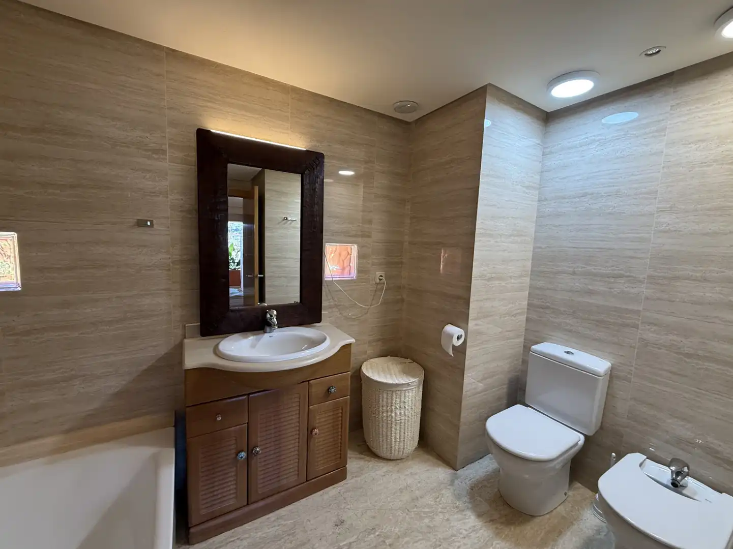 Baño de Apartamento en venta en Santa Eulària des Riu con Aire acondicionado, Calefacción y Terraza