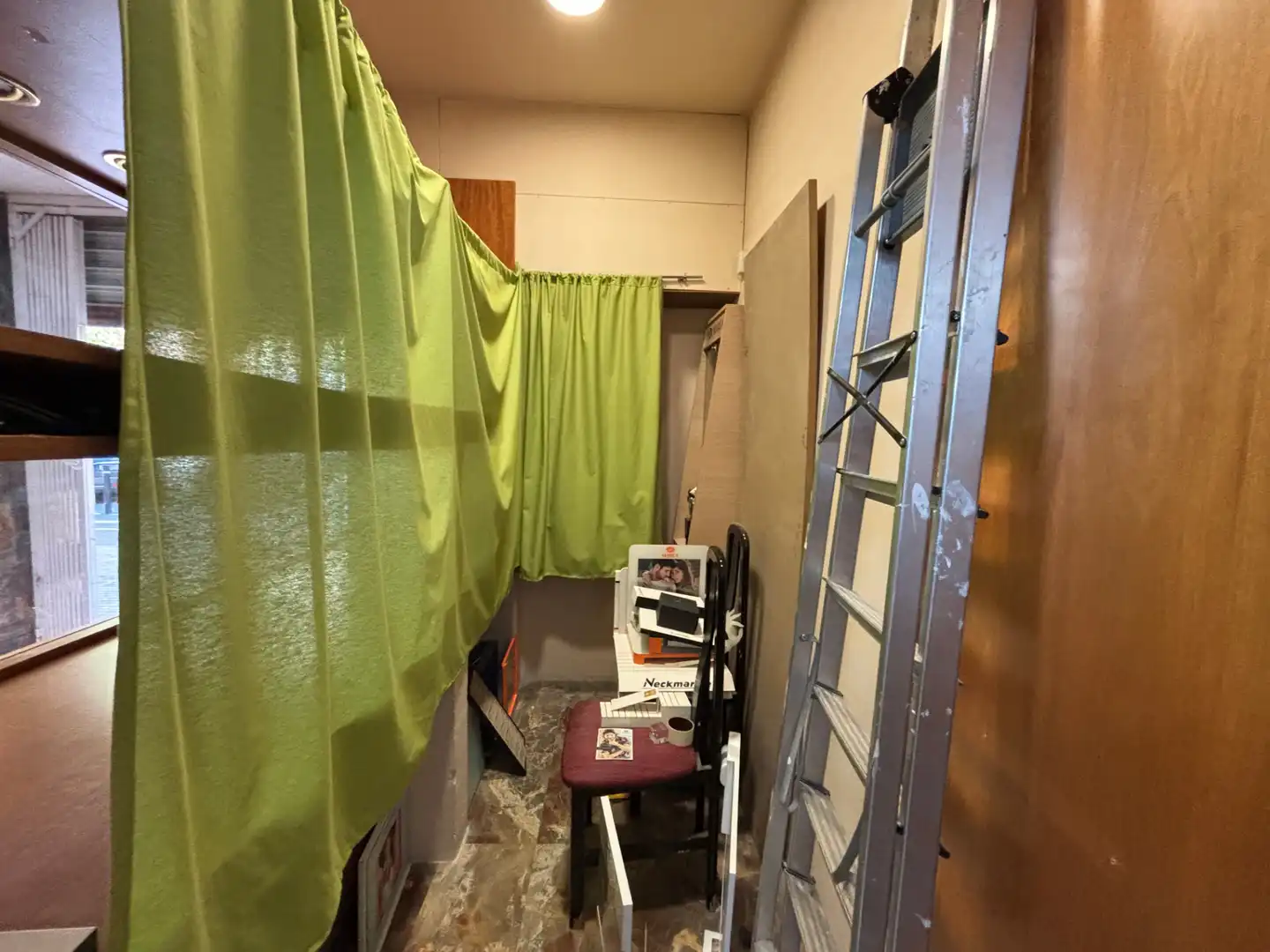 Local de alquiler en Terrassa con Aire acondicionado, Internet y Alarma