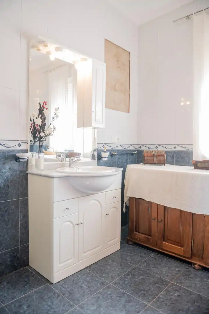 Bathroom of Houses for sale in Cuevas Bajas  with Air Conditioner, Terrace and Storage room