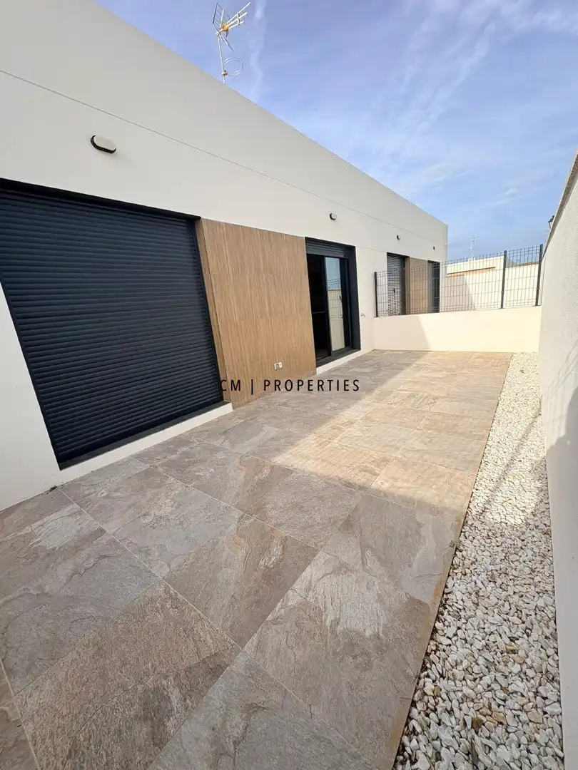Terrace of Detached homes for rent in Serra  with Air Conditioner, Heating and Parquet flooring