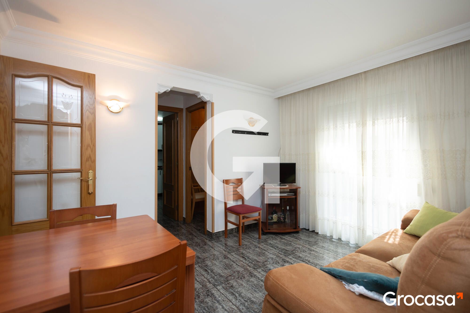 Living room of Flat for sale in L'Hospitalet de Llobregat  with Furnished, Oven and Balcony