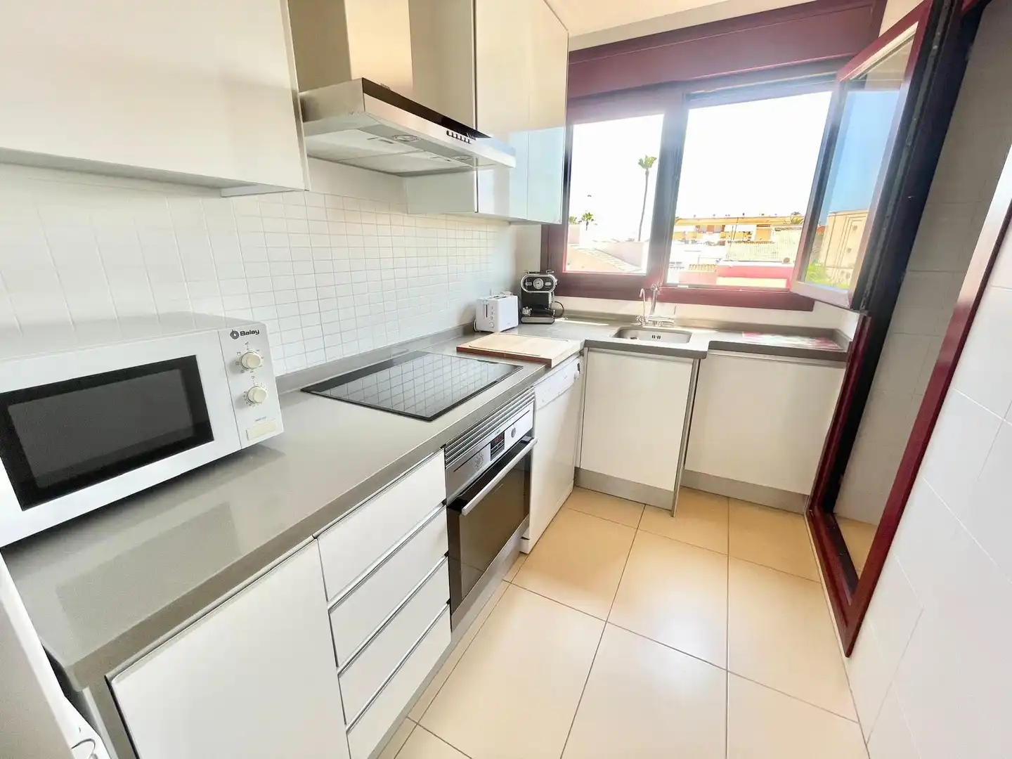 Cocina de Apartamento de alquiler en Pilar de la Horadada con Piscina, Amueblado y Lavadora