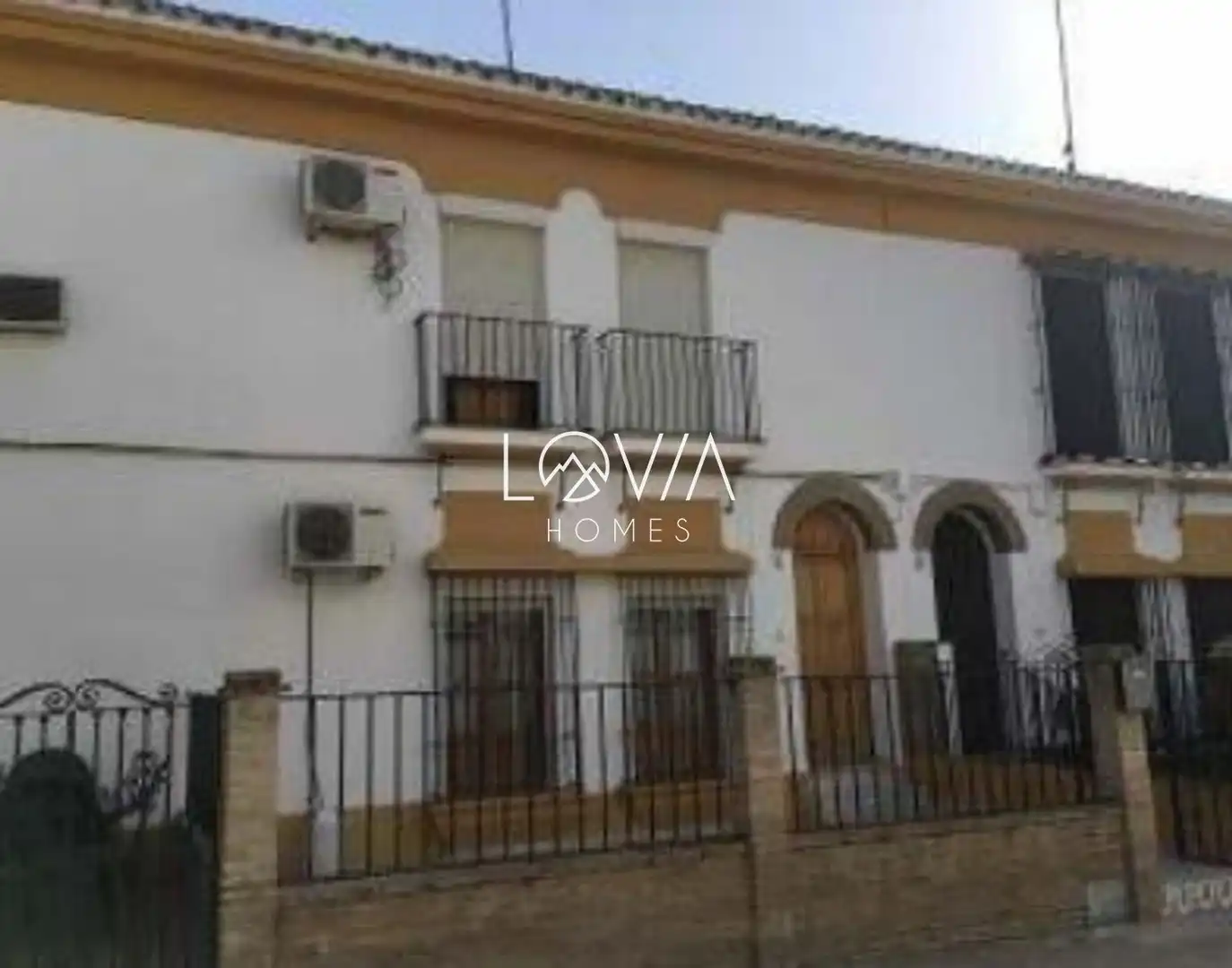 Vista exterior de Casa adosada en venda en Utrera