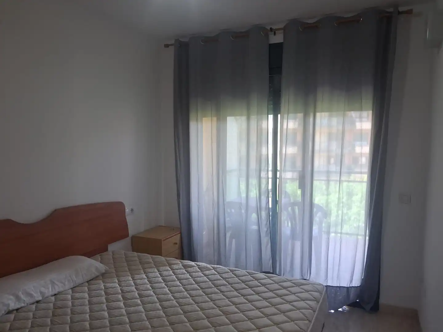 Habitación de Piso de alquiler en Benicarló con Aire acondicionado, Terraza y Piscina