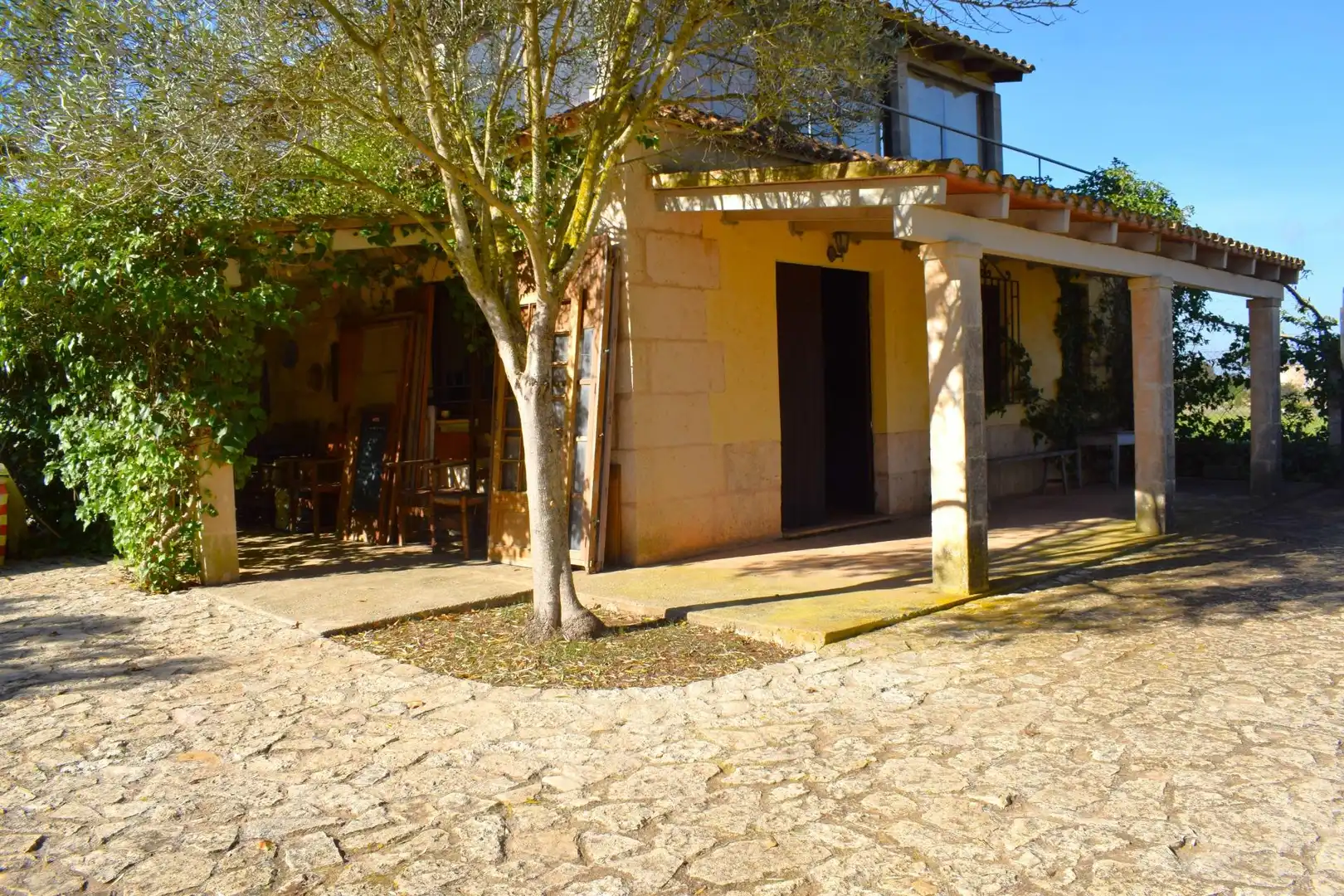 Casa rústica amb terrassa en venda a Muro