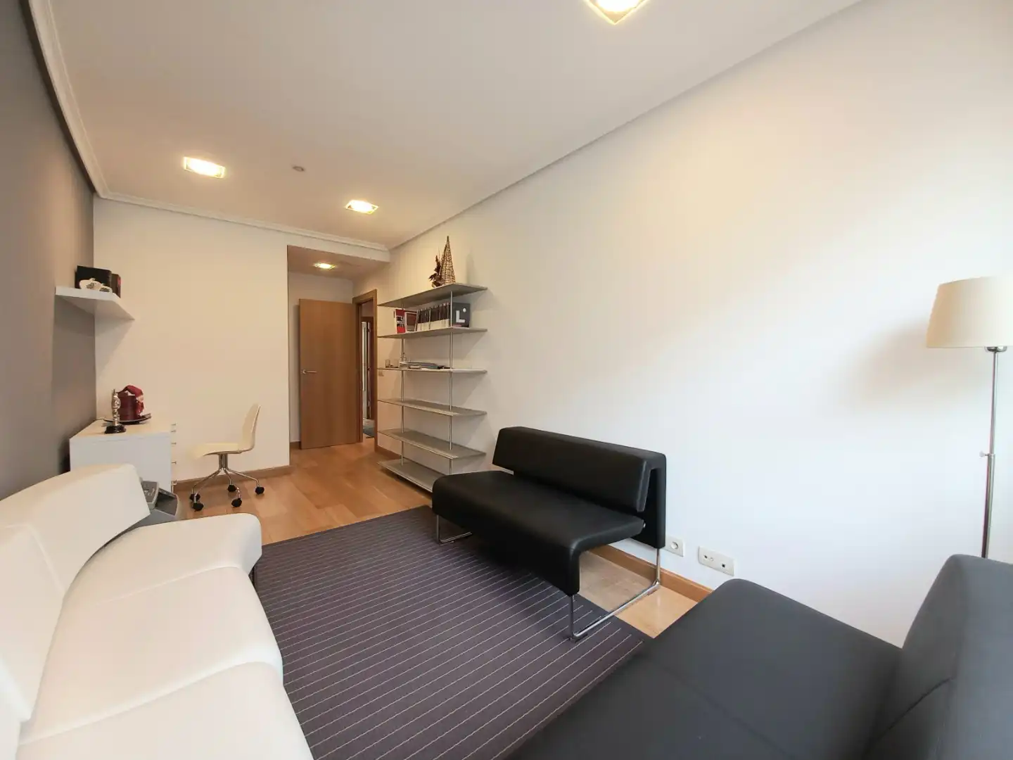 Sala d'estar de Pis en venda en Burgos amb Calefacció, Jardí privat i Parquet