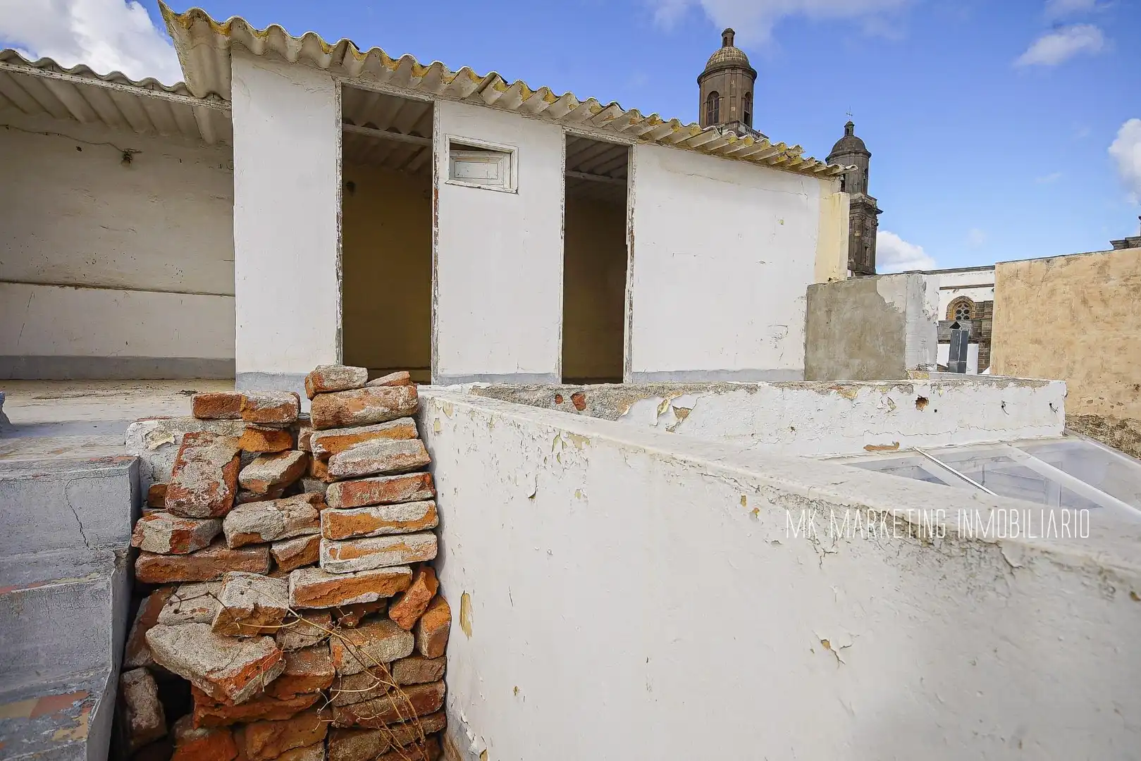 Vista exterior de Casa o xalet en venda en Las Palmas de Gran Canaria amb Terrassa i Balcó