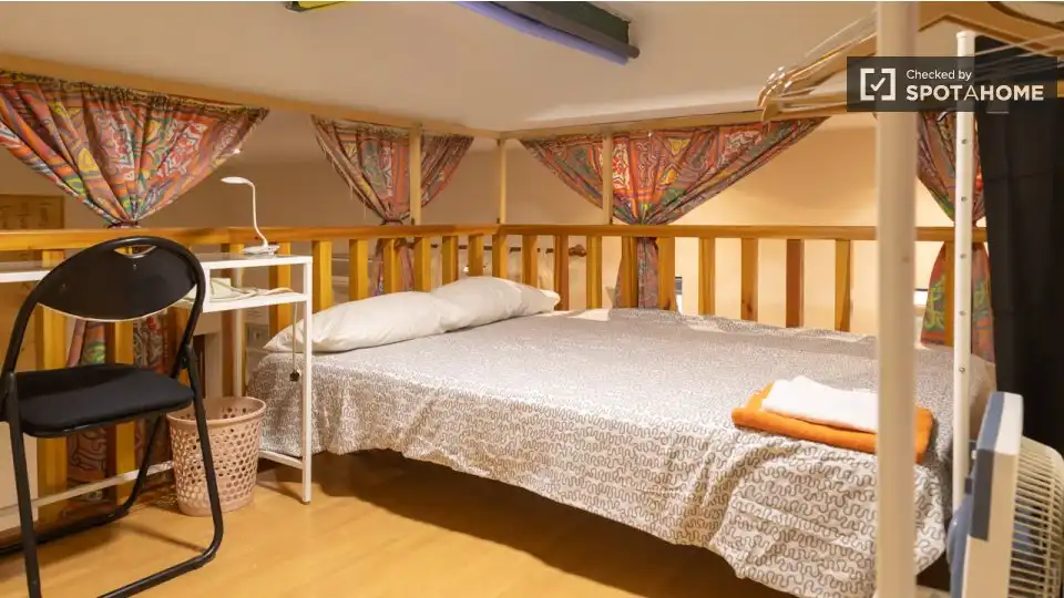 Dormitori de Apartament per a compartir en Madrid amb Aire condicionat, Calefacció i Terrassa