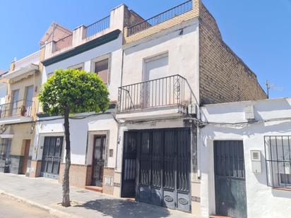 Exterior view of House or chalet for sale in Los Palacios y Villafranca