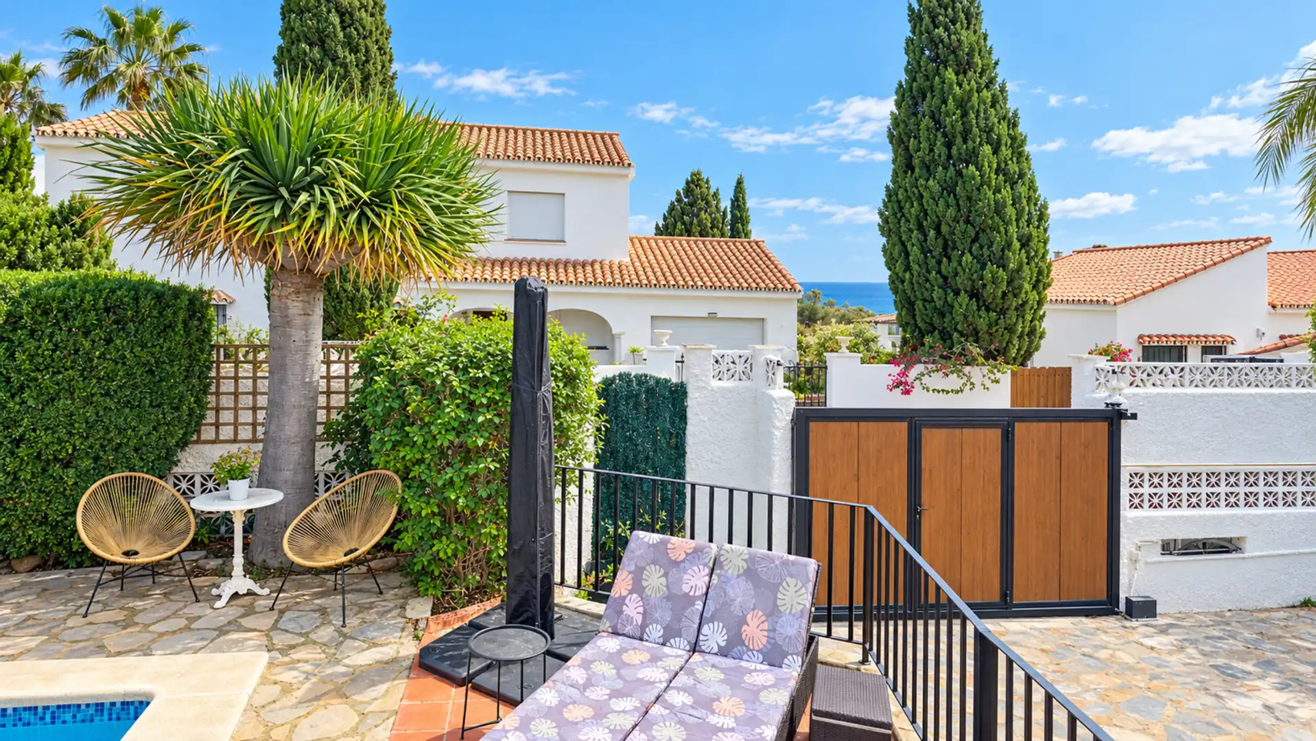 Terrace of Houses for sale in La Duquesa
