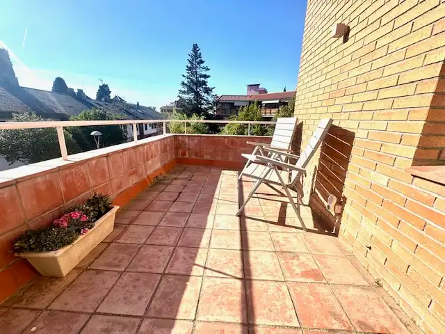 Terrassa de Casa adosada en venda en Sant Cugat del Vallès amb Aire condicionat, Calefacció i Jardí privat