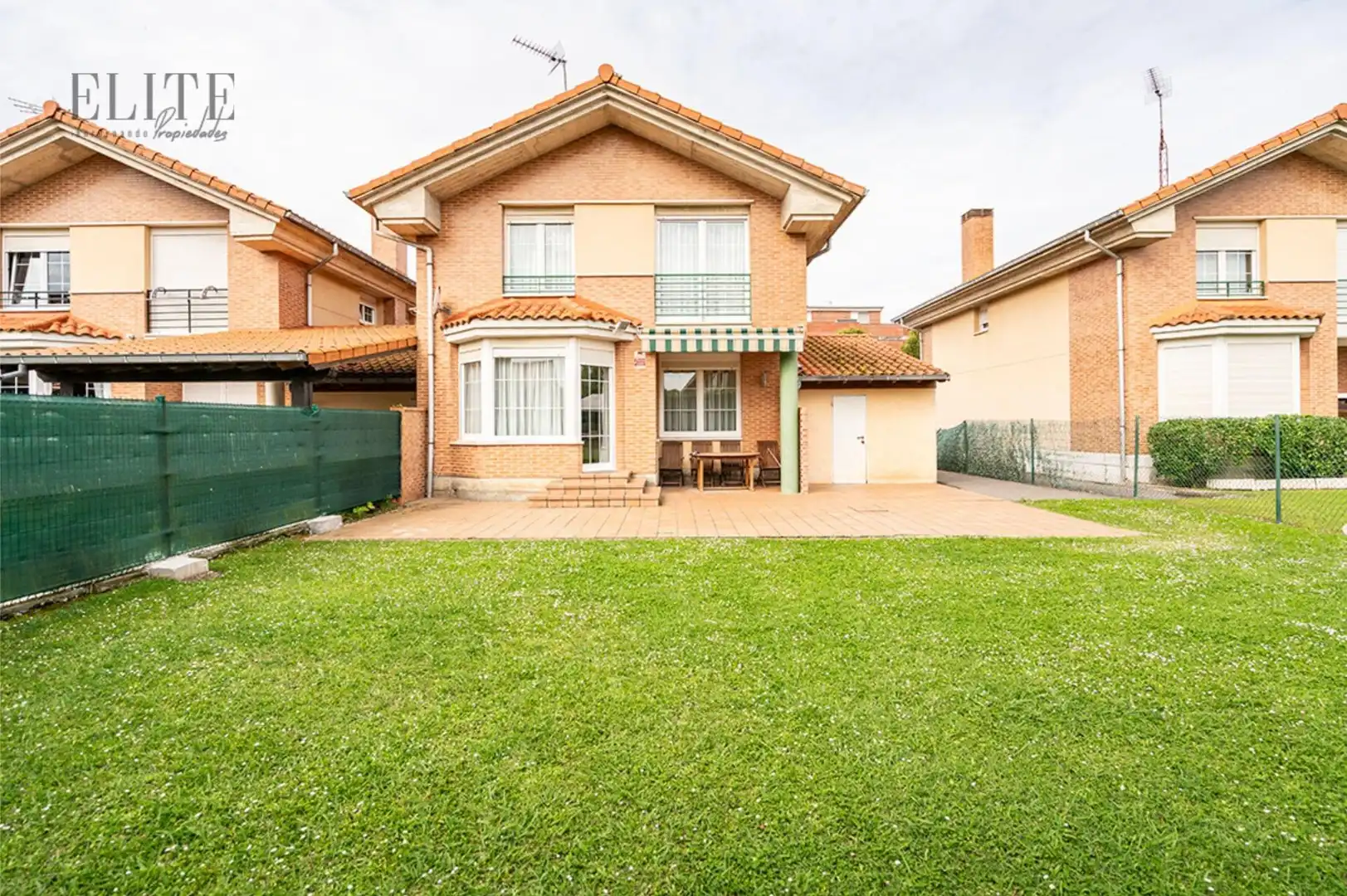 Jardí de Casa o xalet en venda en Santa Cruz de Bezana amb Calefacció, Jardí privat i Terrassa