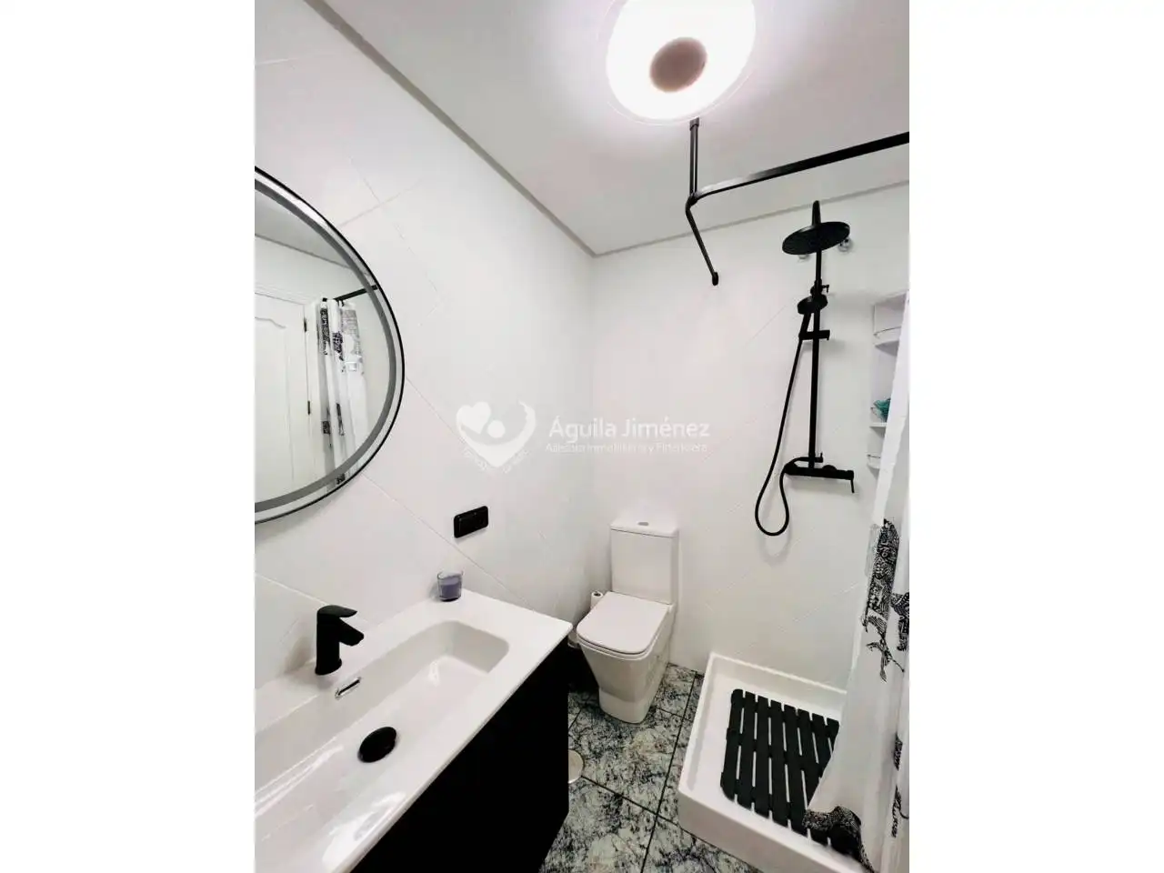 Baño de Piso en venta en Alcalá de Guadaira con Aire acondicionado, Calefacción y Terraza