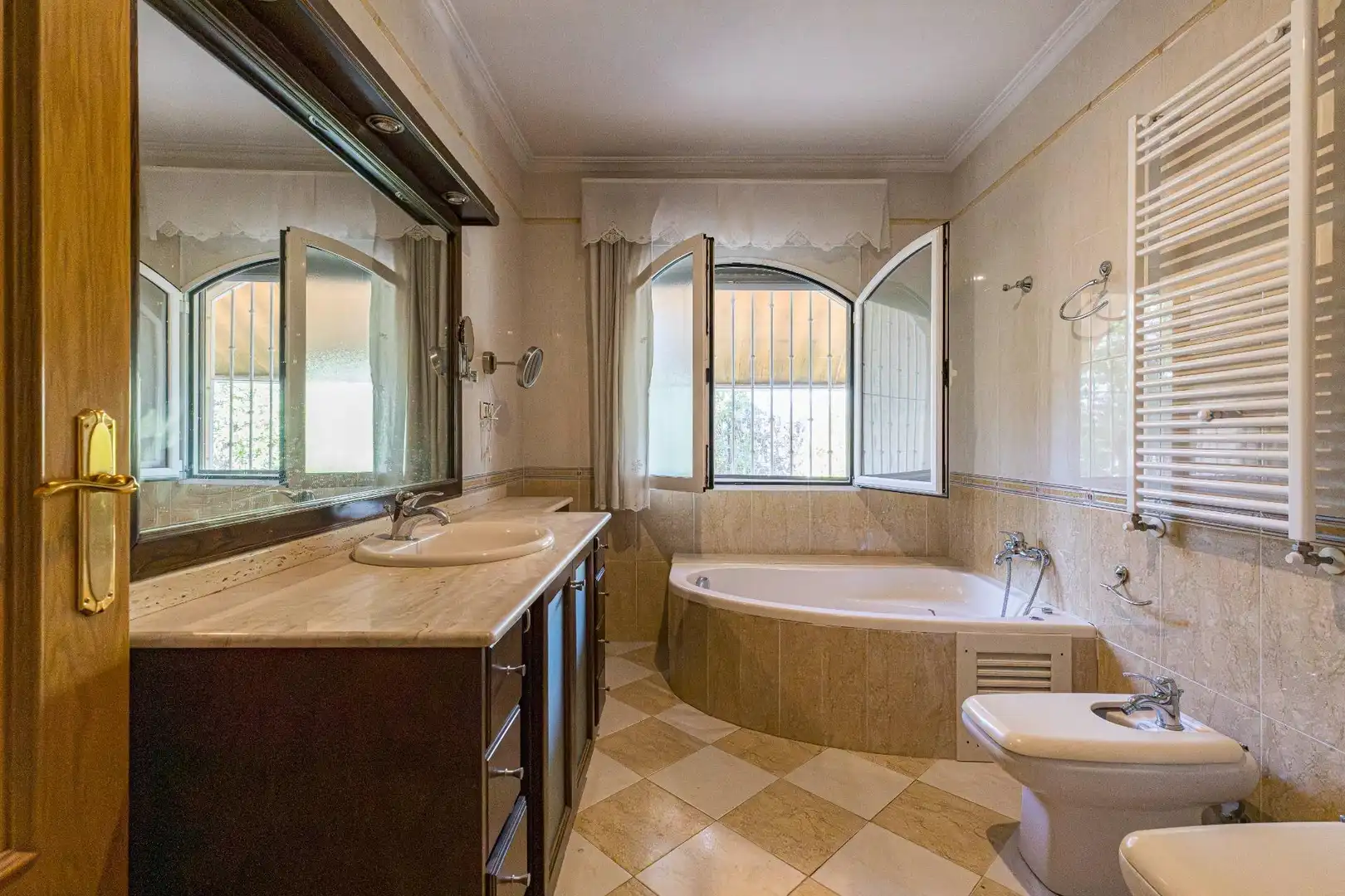 Bany de Casa o xalet en venda en Murcia amb Jardí privat, Terrassa i Traster