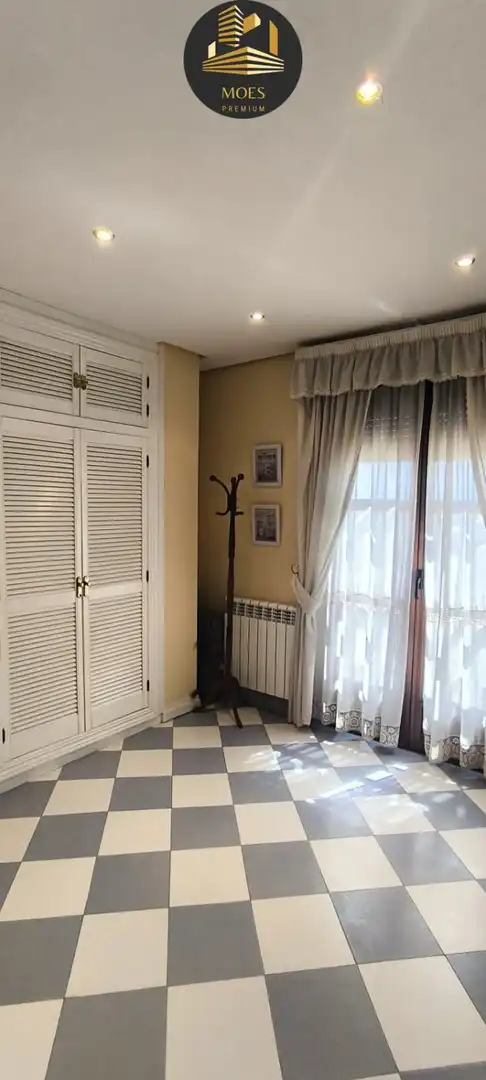 Haus oder Chalet zum Verkauf in Úbeda mit Klimaanlage, Heizung und Terrasse