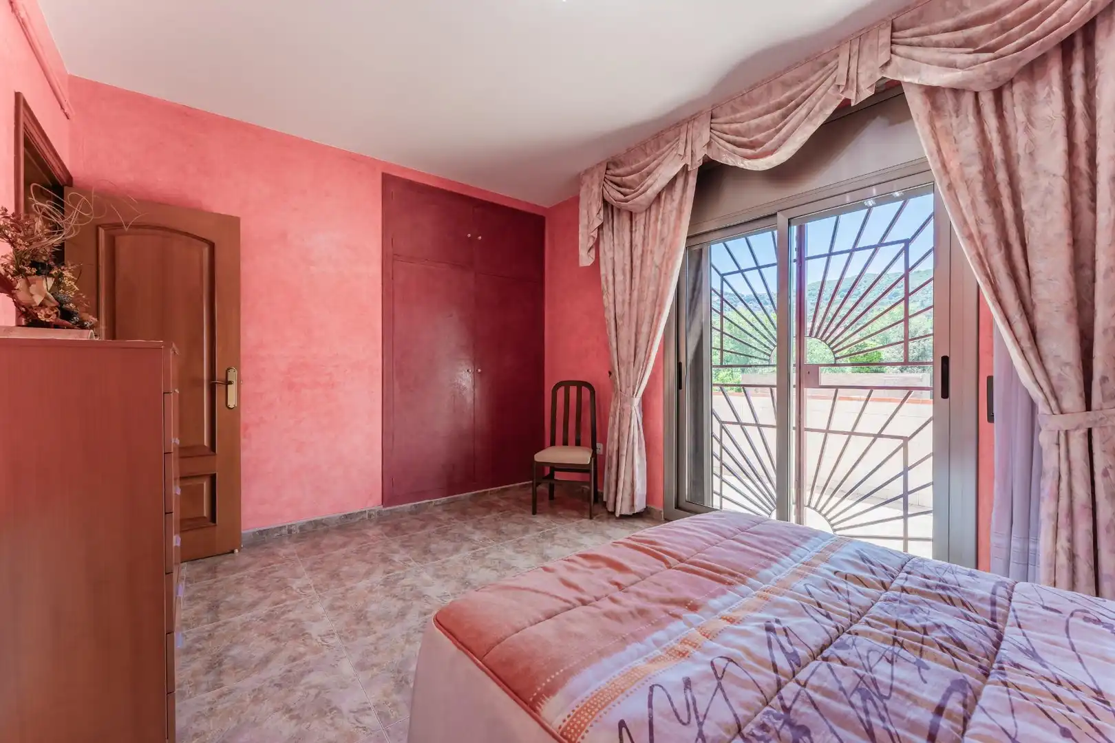Habitación de Casa o chalet en venta en Sant Fost de Campsentelles con Calefacción, Jardín privado y Terraza