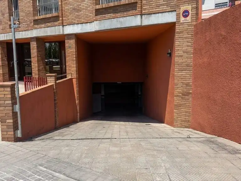 Parkplatz von Garage zur Miete in Figueres