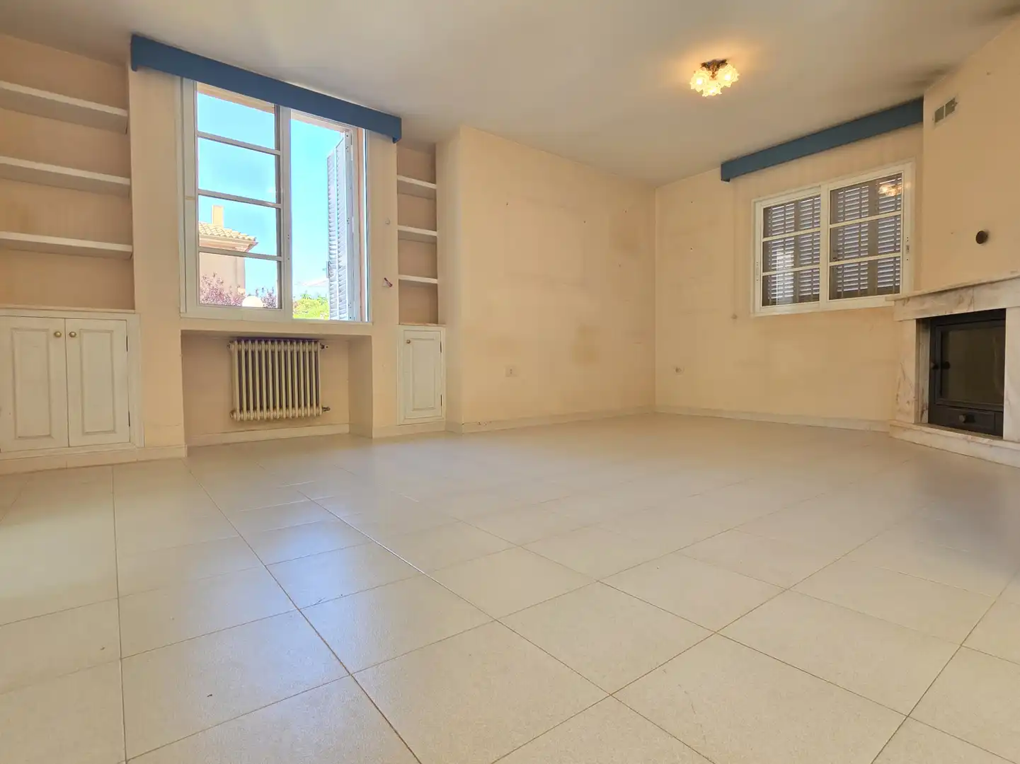 Sala d'estar de Casa adosada en venda en Benicasim / Benicàssim amb Calefacció, Jardí privat i Terrassa