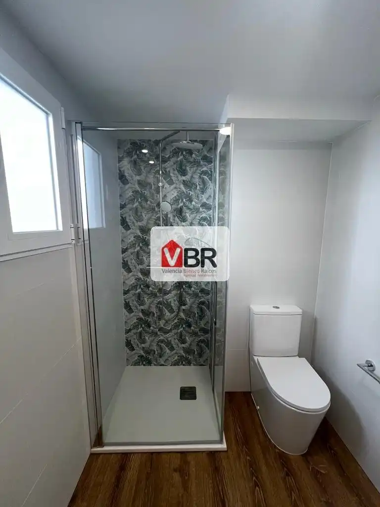 Badezimmer von Wohnung zur Miete in Valencia mit Klimaanlage, Heizung und Terrasse
