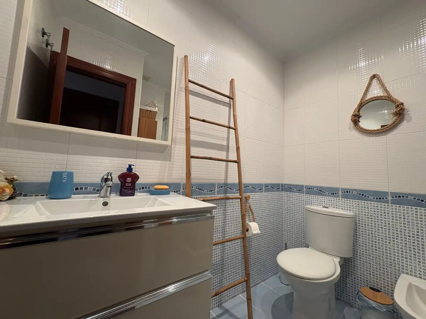Badezimmer von Einfamilien-Reihenhaus zum Verkauf in Carreño mit Heizung, Parkett und Terrasse