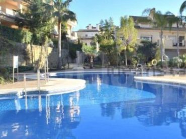Casa a schiera con piscina in affitto a Nueva Andalucía