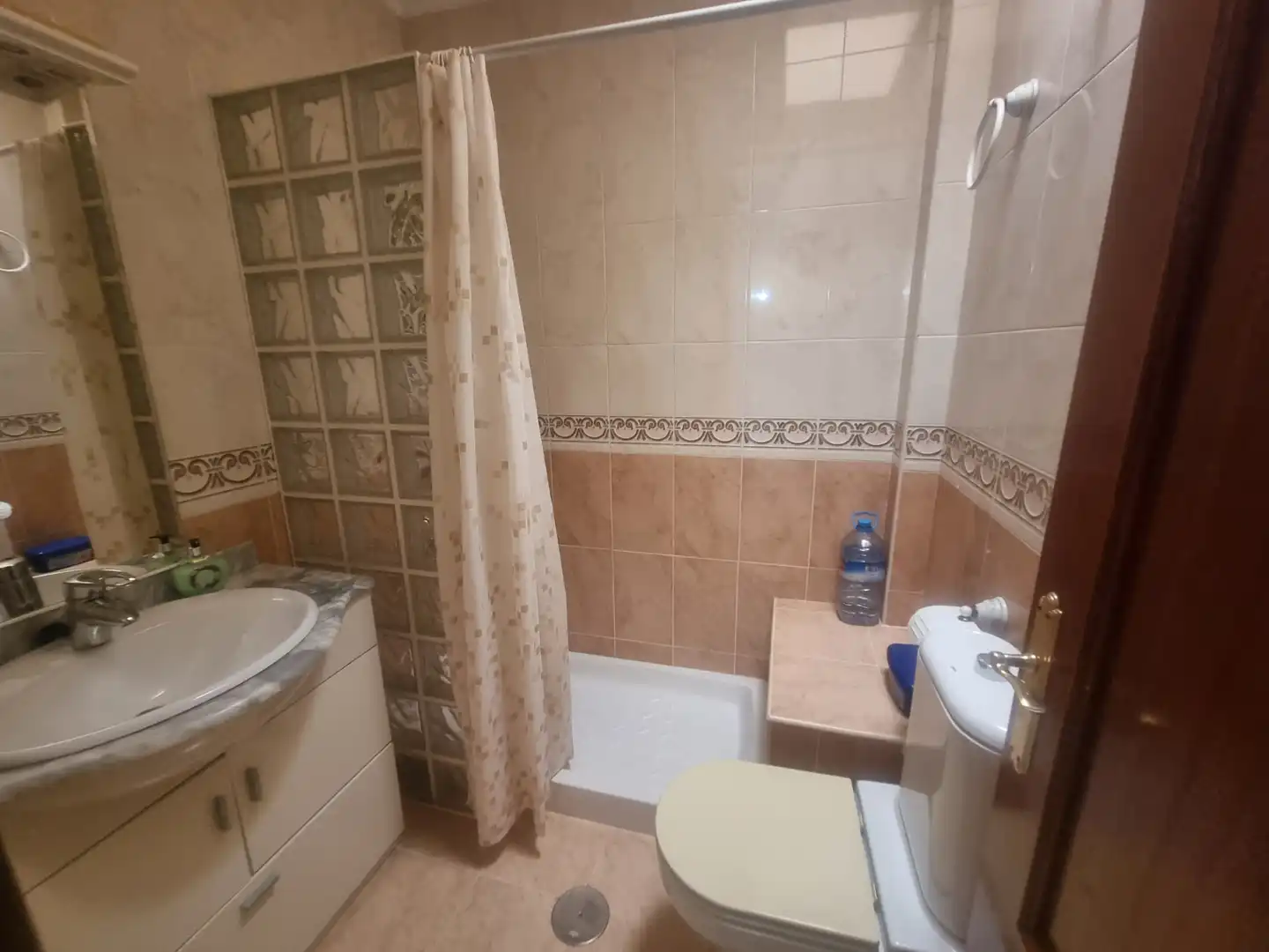 Bany de Casa o xalet en venda en Almería amb Aire condicionat, Calefacció i Jardí privat