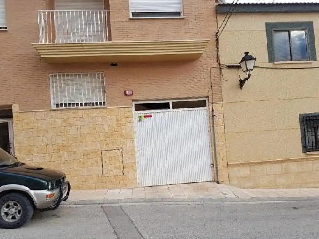 Parkplatz von Garage zum Verkauf in Balazote
