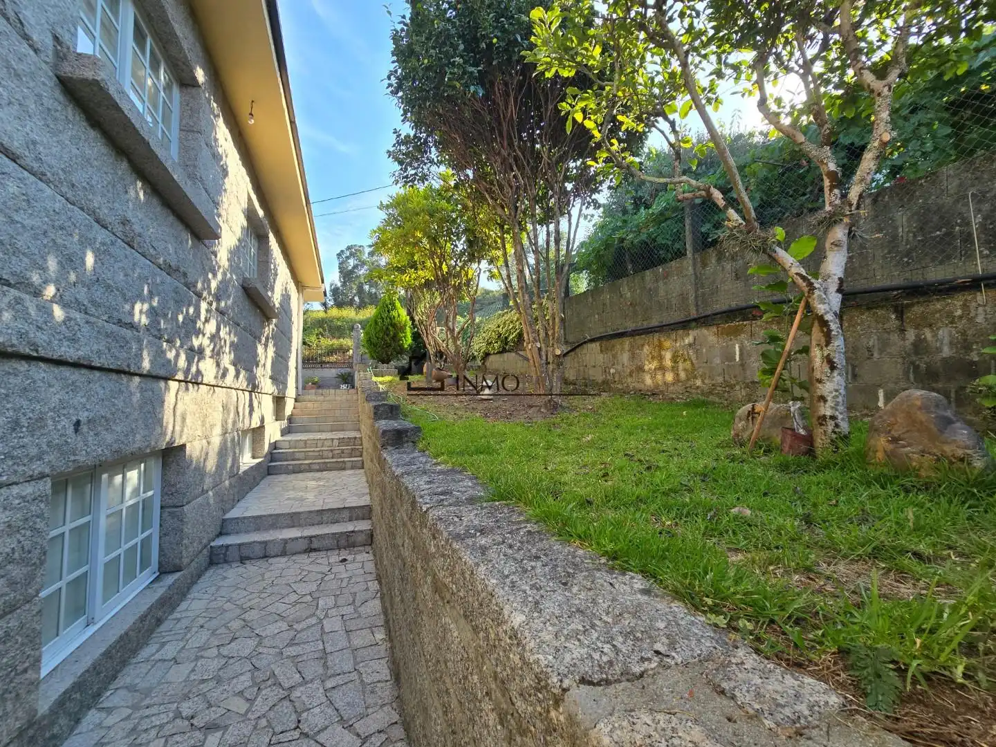 Vista exterior de Casa o xalet en venda en Pontevedra Capital  amb Calefacció, Jardí privat i Terrassa