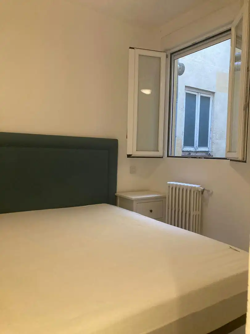 Schlafzimmer von Wohnung zur Miete in Madrid mit Klimaanlage, Heizung und Möbliert